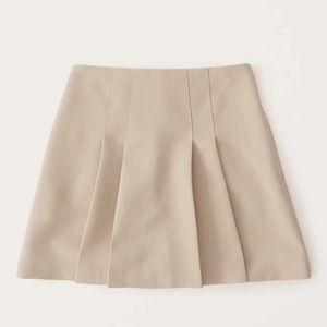 NWT Abercrombie Pleated Menswear Skort